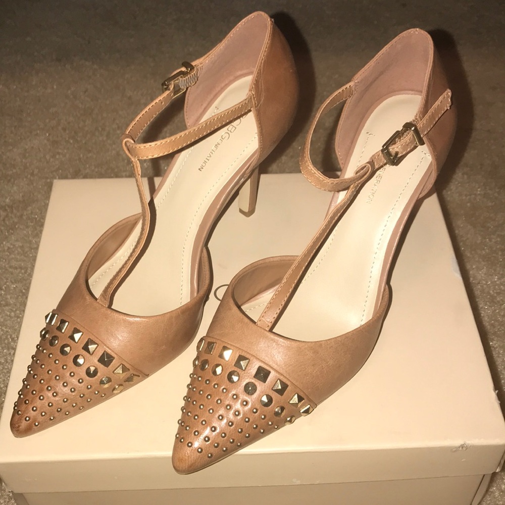 NIB BCBG Dallye-X Pointed Toe Studded Heel 7.5